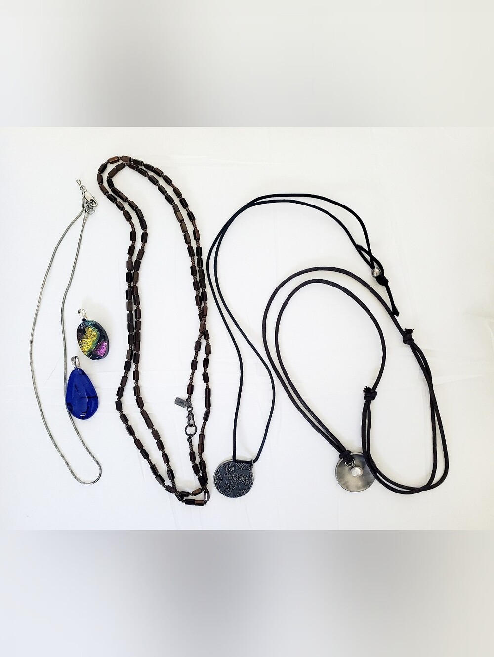 Varios Necklaces and Pendants